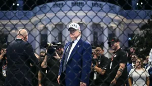 El FBI dice que frustró un plan para atacar la Casa Blanca con francotiradores y drones el día del cumpleaños de Trump
